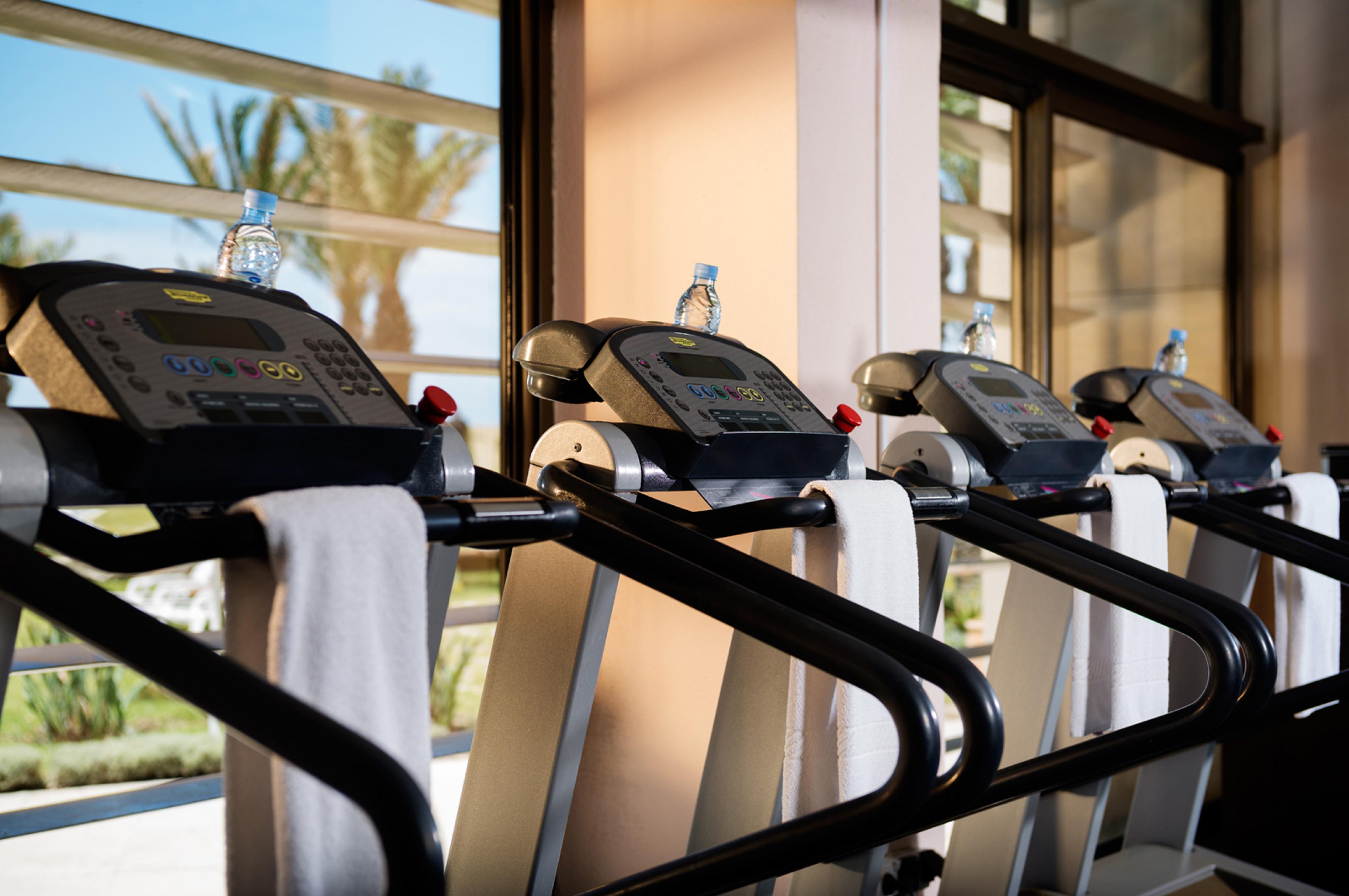 뫼밴픽 호텔 앤 카지노 말라바타 탕헤르 외부 사진 Treadmills at a gym