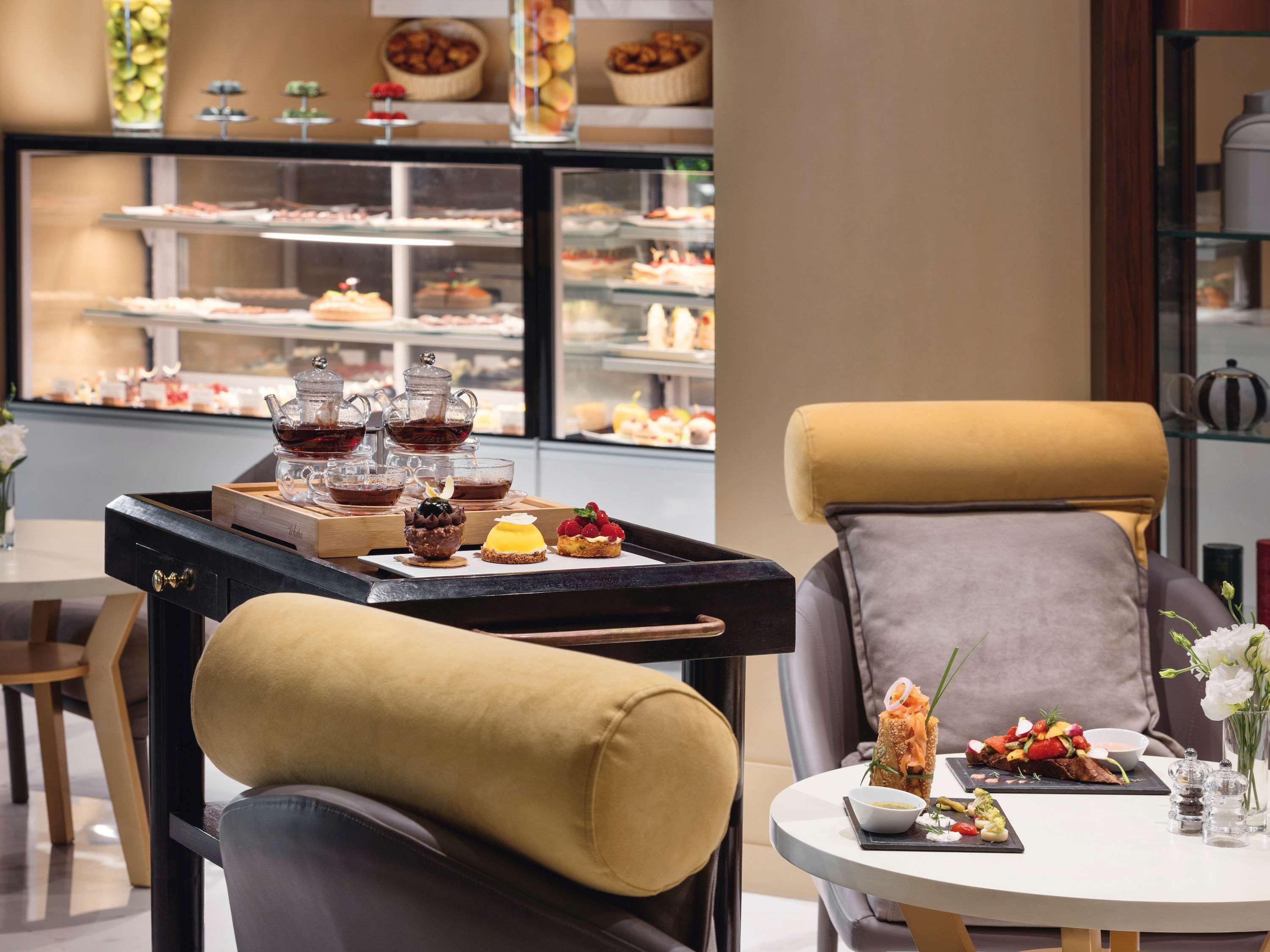 뫼밴픽 호텔 앤 카지노 말라바타 탕헤르 외부 사진 The Lounge at the airport