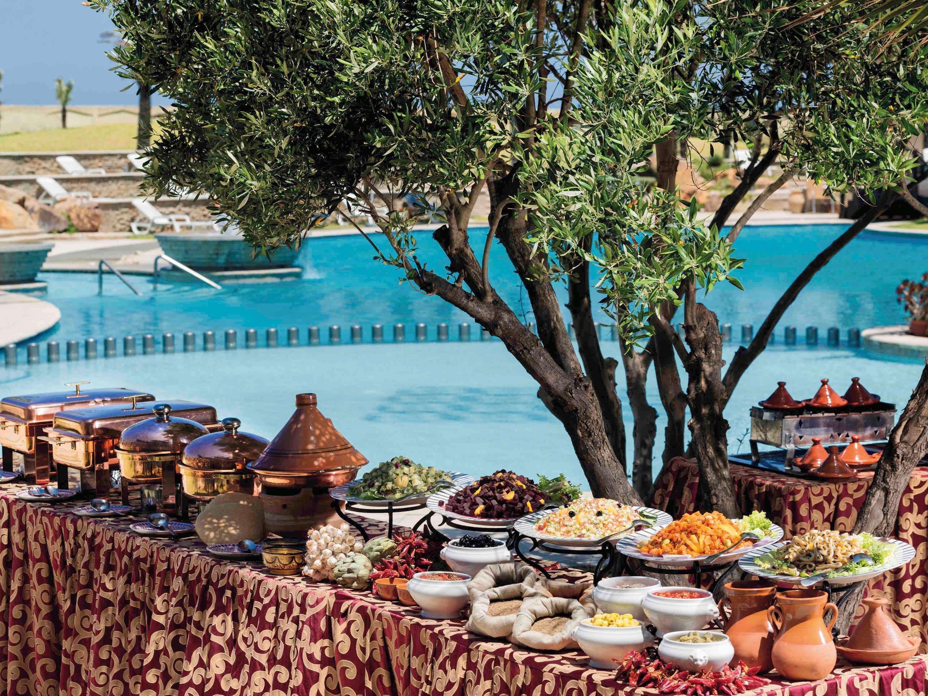 뫼밴픽 호텔 앤 카지노 말라바타 탕헤르 외부 사진 The pool at the Royal Mirage