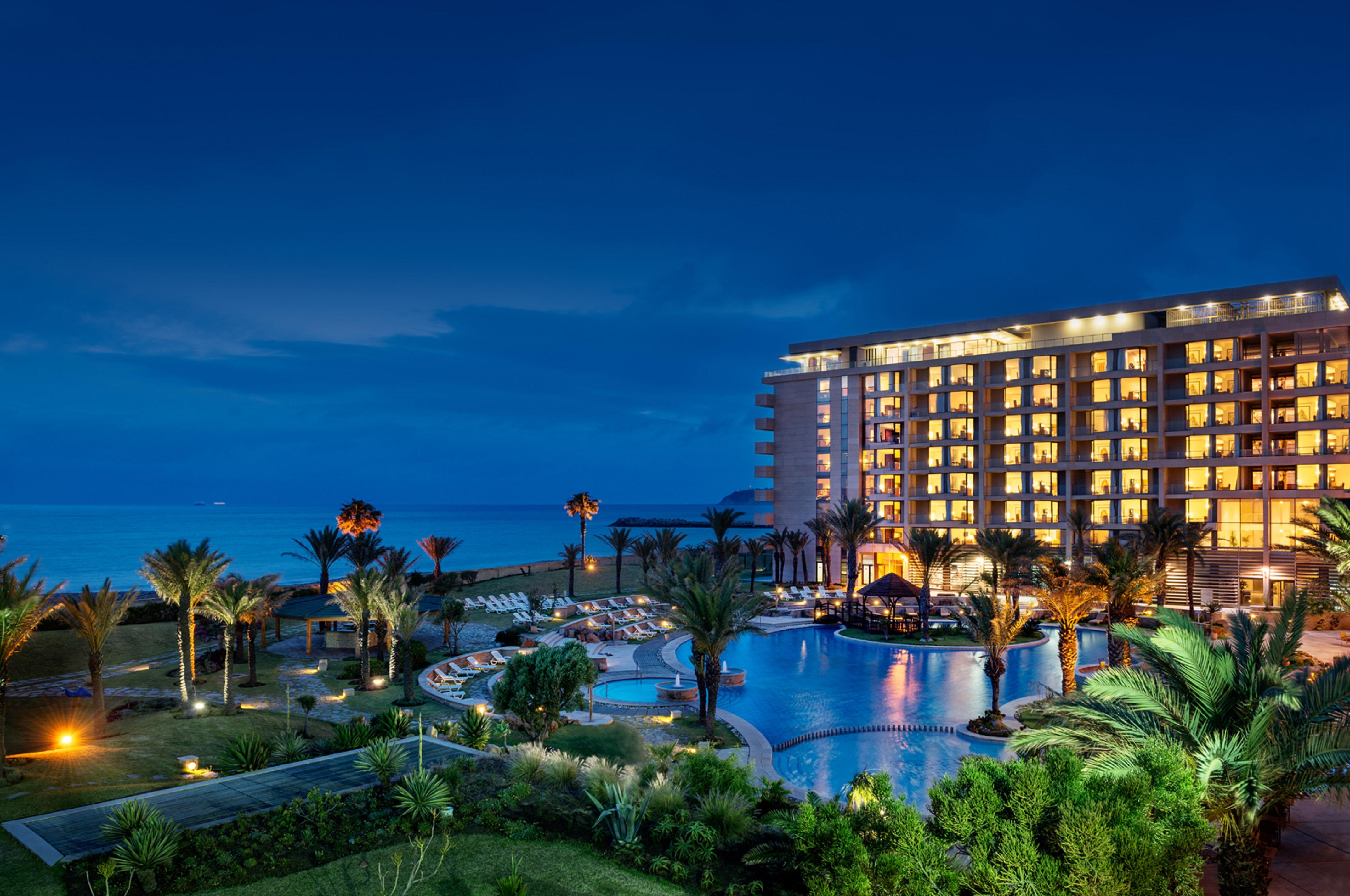 뫼밴픽 호텔 앤 카지노 말라바타 탕헤르 외부 사진 Hilton Phuket Resort and Spa