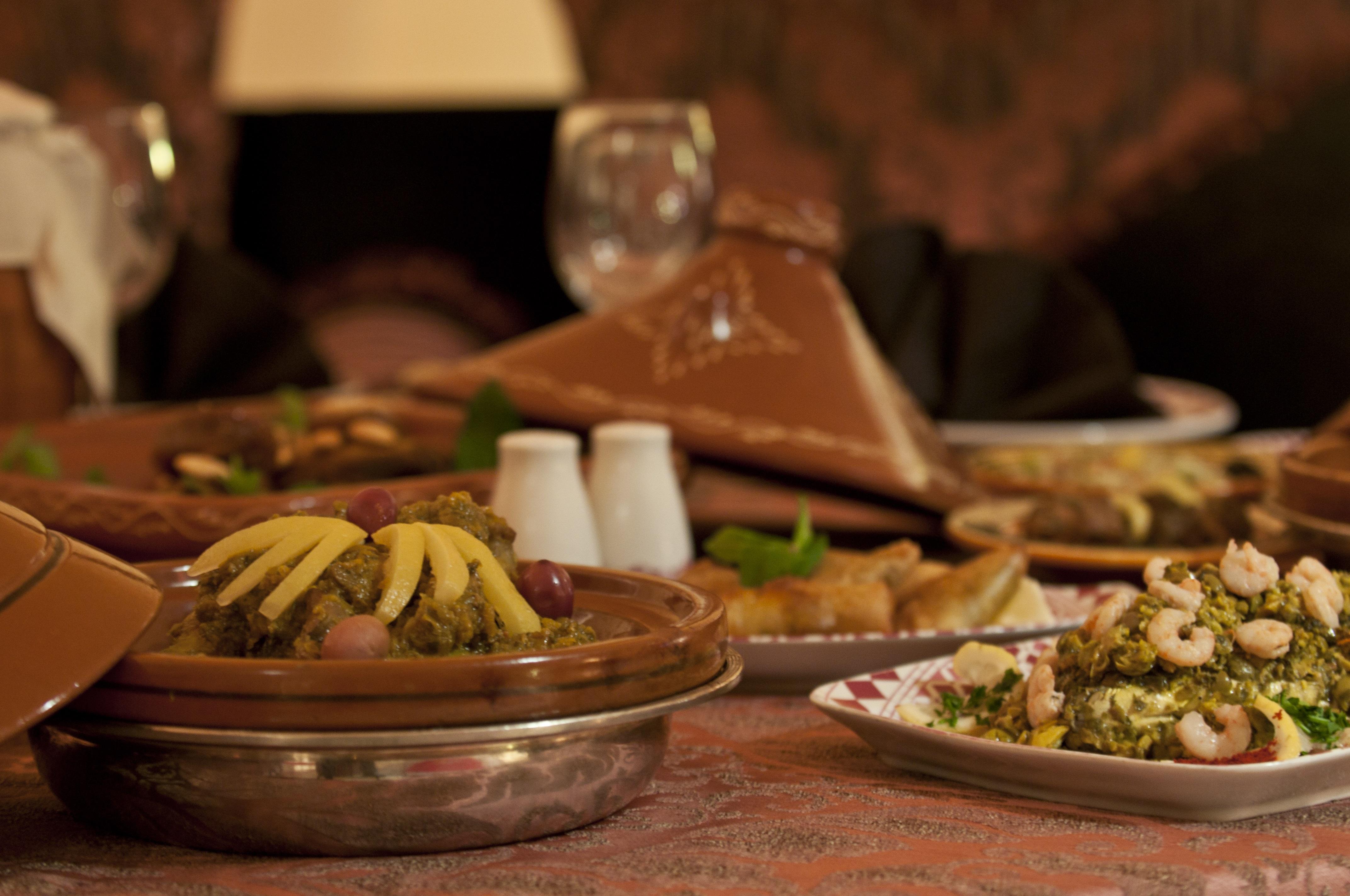 뫼밴픽 호텔 앤 카지노 말라바타 탕헤르 외부 사진 A selection of Moroccan cuisine