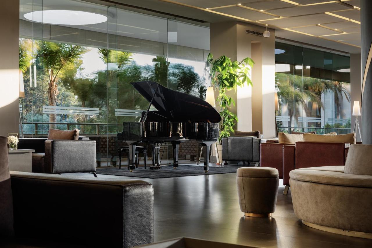 뫼밴픽 호텔 앤 카지노 말라바타 탕헤르 외부 사진 The piano in the lobby