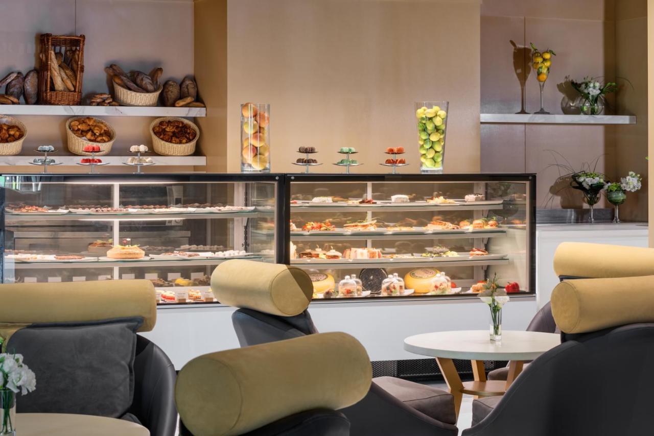 뫼밴픽 호텔 앤 카지노 말라바타 탕헤르 외부 사진 A pastry display case