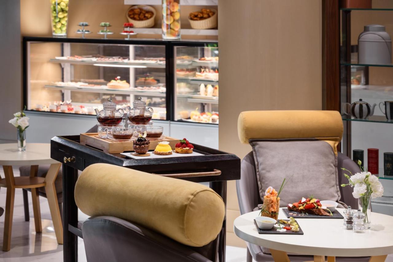 뫼밴픽 호텔 앤 카지노 말라바타 탕헤르 외부 사진 The Lounge at the airport