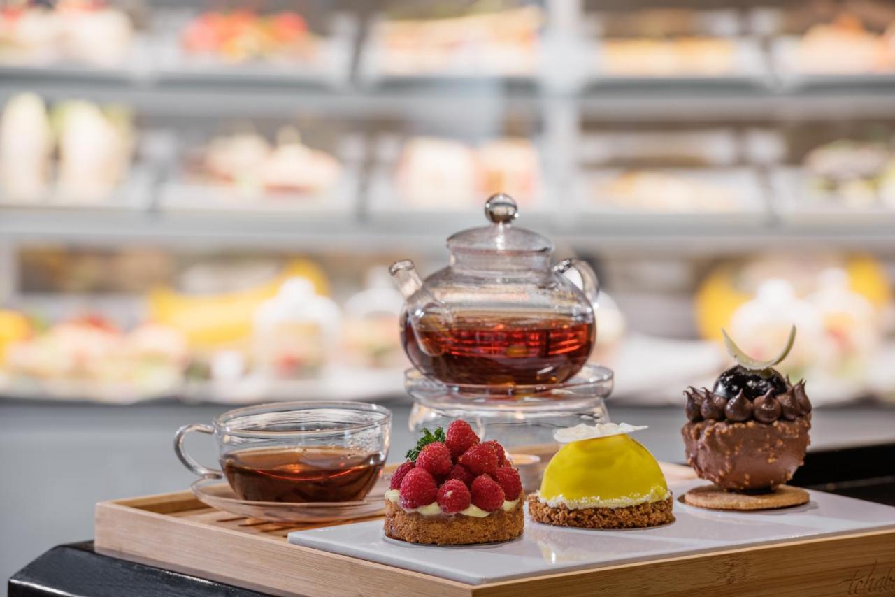 뫼밴픽 호텔 앤 카지노 말라바타 탕헤르 외부 사진 Tea and pastries